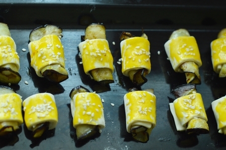 Закускаиз баклажана с сыром в слоеном тесте.: шаг 5