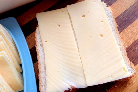 Хлебные трубочки с сыром: шаг 3