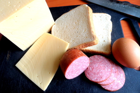 Бутерброд на завтрак "мышка на сыре": шаг 1