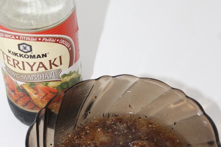 Сочный шашлык на косточке и любимый салат из маринованых помидорок: шаг 2