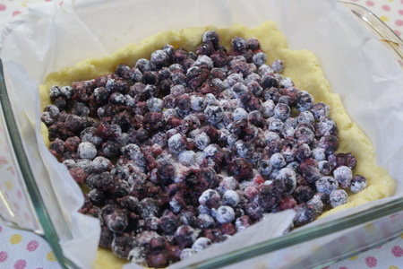 Crowberry and blueberry crumb bars (брусничное и черничное печенье с крошкой): шаг 10