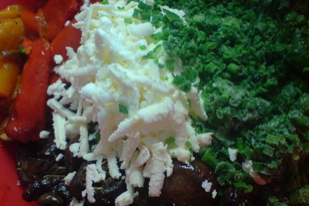 Салат из печёных перцев,зелёной фасоли,шампиньонов и брынзы: шаг 4