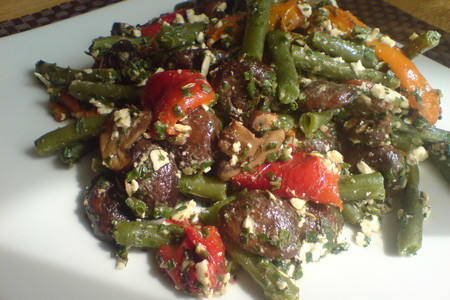 Салат из печёных перцев,зелёной фасоли,шампиньонов и брынзы: шаг 6