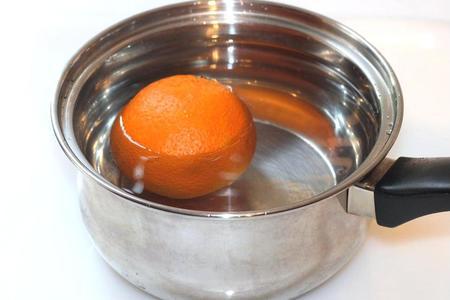 Шоколадный пудинг с цельным апельсином : шаг 1