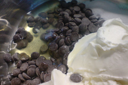 Шоколадные кексы с  творожным сыром и шоколадными каплями: шаг 2
