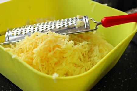 Картофельные мини киши с козьим сыром и чипсами из бекона: шаг 6