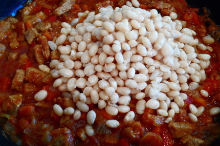 Рагу с телятиной и фасолью,тушёное в томатном соке томато густо.: шаг 5