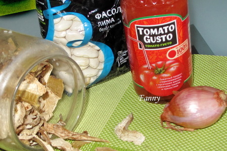 Фасоль в томатном соусе с белыми грибами: шаг 1