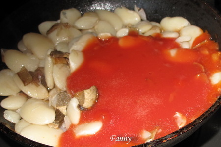 Фасоль в томатном соусе с белыми грибами: шаг 8