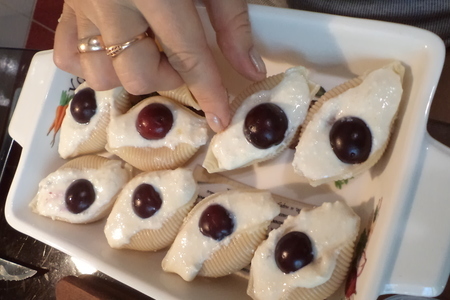 Фаршированные конкильоне ( большие ракушки) творожно - вишневые на завтрак!: шаг 4