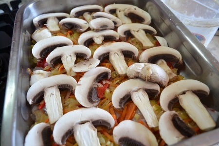 Рыбная запеканка - с пангасиусом, овощами, грибами, в сливочном соусе с сыром: шаг 6