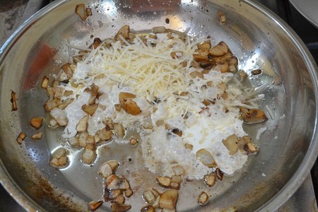 "эскимо" из курицы с грибами и пармезаном, с рататуем и овощной сальсой.: шаг 3
