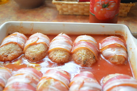 Рыбные тефтельки в беконе под томатным соусом.: шаг 4