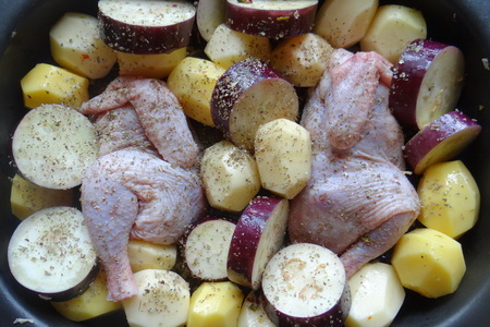 Цыпленок-корнишон, томленный в духовке с картофелем и баклажаном: шаг 2