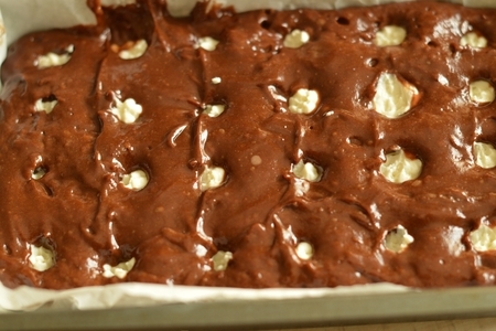 Шоколадно-творожный пирог с малиной: шаг 5