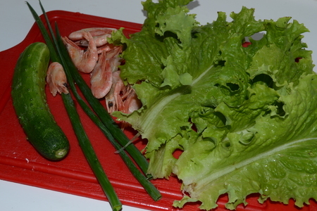 Тайский салат с рисом, креветками и огурцом: шаг 1