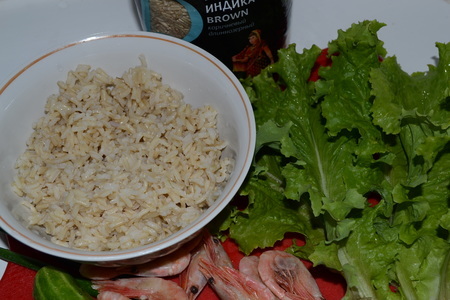 Тайский салат с рисом, креветками и огурцом: шаг 2