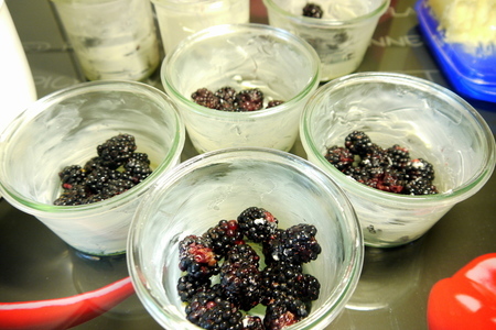 Мини-пироги с ягодами и орехами в стеклянных баночках (подарки из кухни): шаг 3