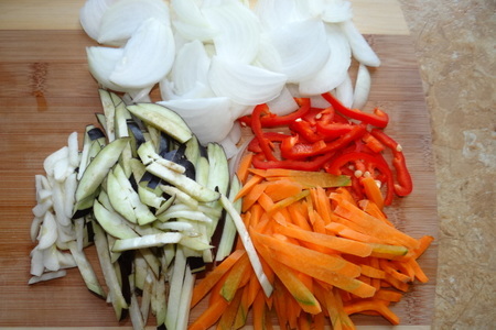 Беф а-ля строганов из телятины с томатным соком и овощами: шаг 2