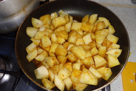 Алу гоби-рагу из картофеля с цветной капустой : шаг 4