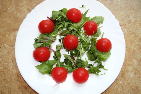 Легкий салат с моцареллой unagrande, овощами и форелью: шаг 1
