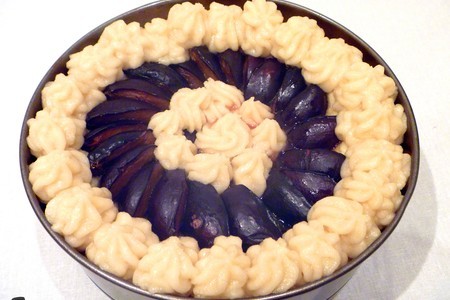 Пирог со сливами под марципановым кольцом: шаг 6