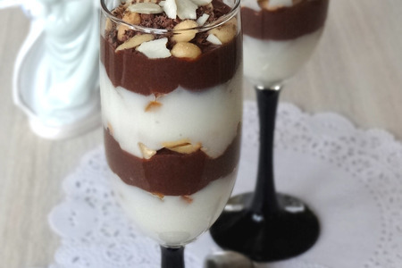 Шоколадно-ванильный десерт с орешками и абрикосом: шаг 6