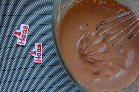 Шоколадные капкейки со взбитыми сливками: шаг 4