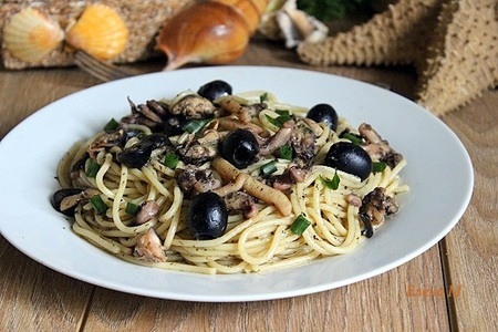 Спагетти с дарами моря и маслинами: шаг 12
