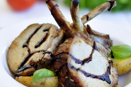 Мясо на косточке маринованное в бальзамическом уксусе и оливковом масле с прованскими травами: шаг 4