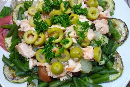 Салат овощной с форелью и оливками "себе любимой" : шаг 12