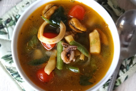 Средиземноморский суп с морепродуктами, черри и стручковой фасолью: шаг 7