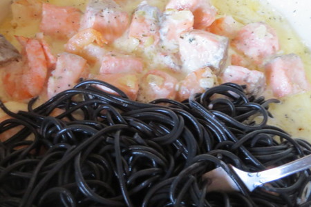 Спагетти с чернилами каракатицы в сливочном соусе с морепродуктами «insolito»: шаг 7
