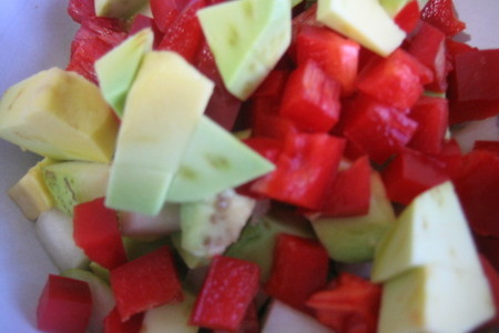 Салат с авокадо и овощами под соусом винегрет: шаг 2