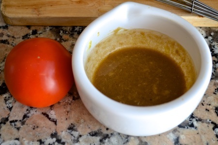 Салат с помидорами, анчоусами и маслинами (ensalada de tomate con anchoas y olivas): шаг 7