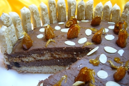 Миндальный торт с шоколадным муссом, безе и карамелью: шаг 9