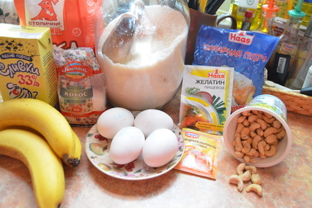 Бисквитный торт с ореховым кремом и бананами  : шаг 1