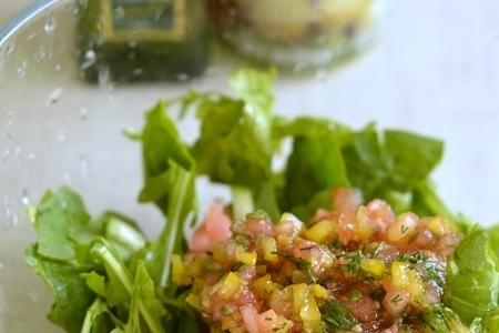 Сибас с салатом и средиземноморским соусом.: шаг 3