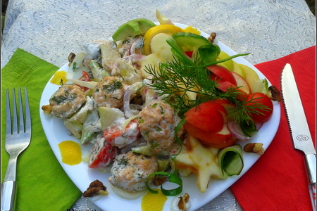 «салат с рыбными тефтельками и грецкими орешками»: шаг 7