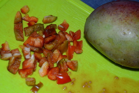 Салат с манго, перцем и грецкими орехами "тройная польза": шаг 1