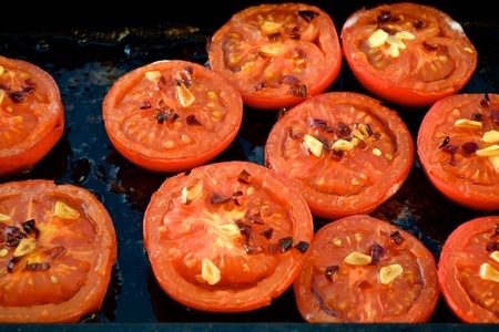 Средиземноморские шашлычки из тунца с острым томатным соусом: шаг 5