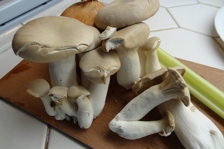 Крабовый крем суп с гребешками и грибами: шаг 3