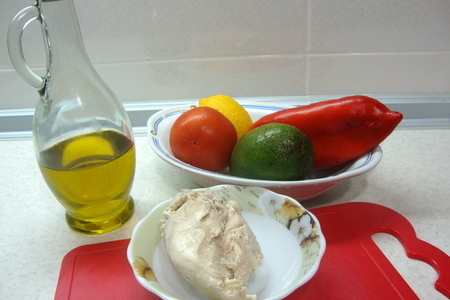 Салат из куриной грудки с авокадо.: шаг 1
