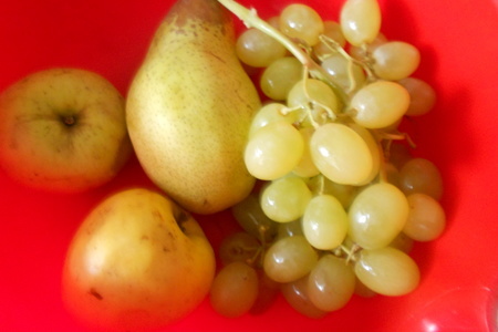 Ржаная галета с яблоками, грушами и виноградом: шаг 4