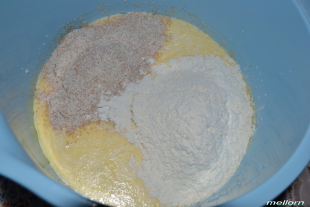 Пирог-кекс из цельнозерновой муки с рыбой и сыром: шаг 2