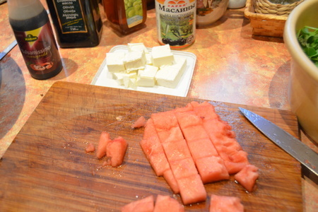 Салат с арбузом и брынзой: шаг 2