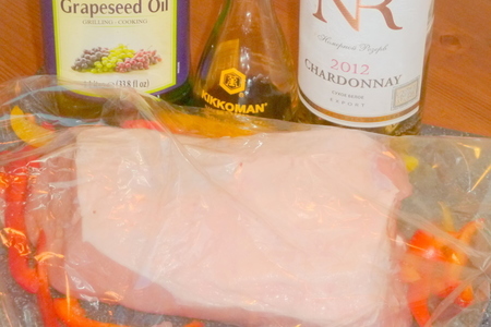 Свиной карбонад шпигованный сладким перцем и фисташками, на бутерброд или просто так: шаг 3
