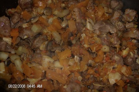 Мясо, тушенное с тыквой,  овощами и грибами: шаг 5