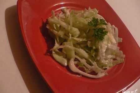 Салат огуречно- капустный с соевым соусом.: шаг 1