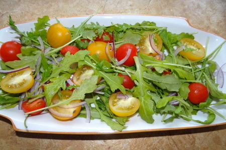 Яркий салат с морскими гребешками и сулугуни: шаг 3